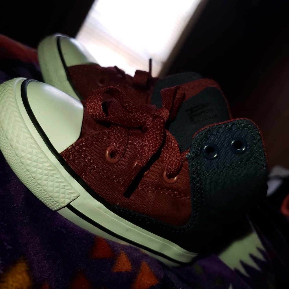 New Toddler size 7 Converse